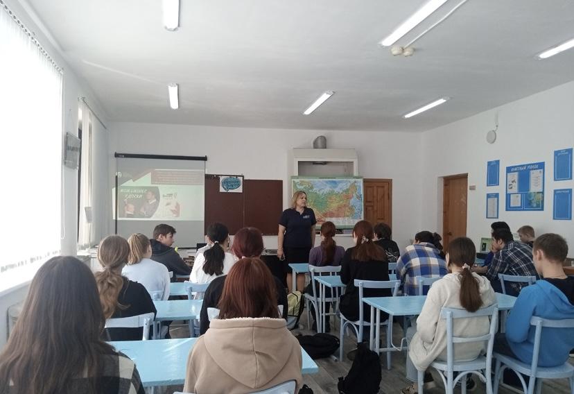 Проект «Мой бизнес у доски» теперь проходит и в школах Омской области.